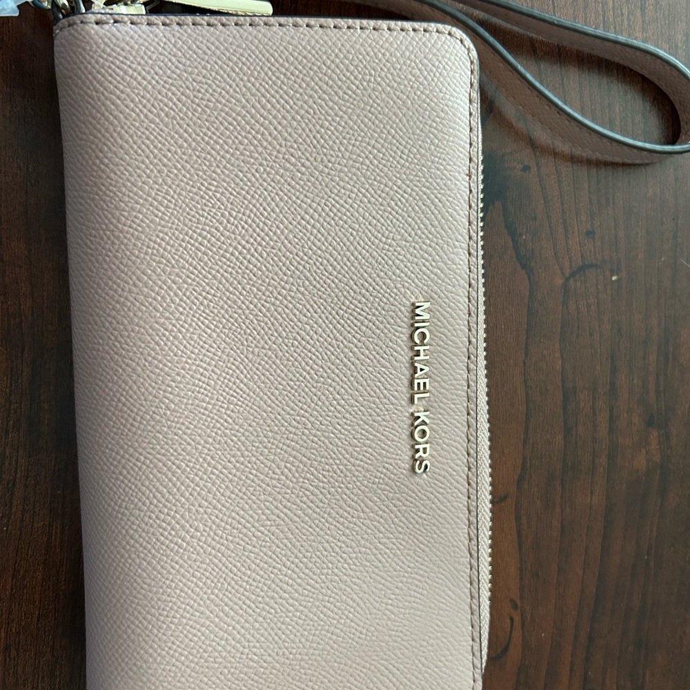 Michael Kors Wristlet  Wallet.NEW. - Picture 4 of 6